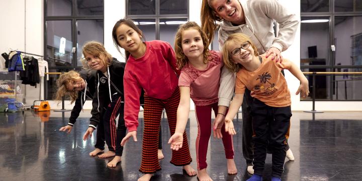 Dansdocent Bell Janssen laat je ontdekken hoeveel plezier dans kan geven