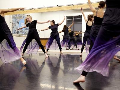 Ontdek onze danslessen tijdens Let's Dance