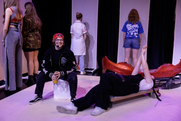 Theaterles 14+ Door Caresse