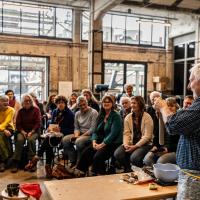 Phoenix Cultuur blikt terug op uniek zoutstookweekend met internationaal keramist Richard Dewar