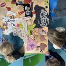 Van oud T-shirt tot zelfgemaakte knuffel: alles kan bij het Naai Atelier