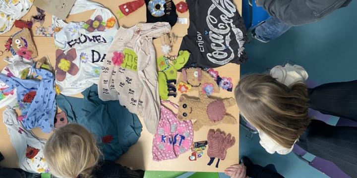 Van oud T-shirt tot zelfgemaakte knuffel: alles kan bij het Naai Atelier